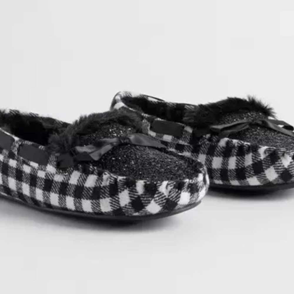 Torrid Size 9 Wide Faux Fur Slippers - Black and White: Brand New!